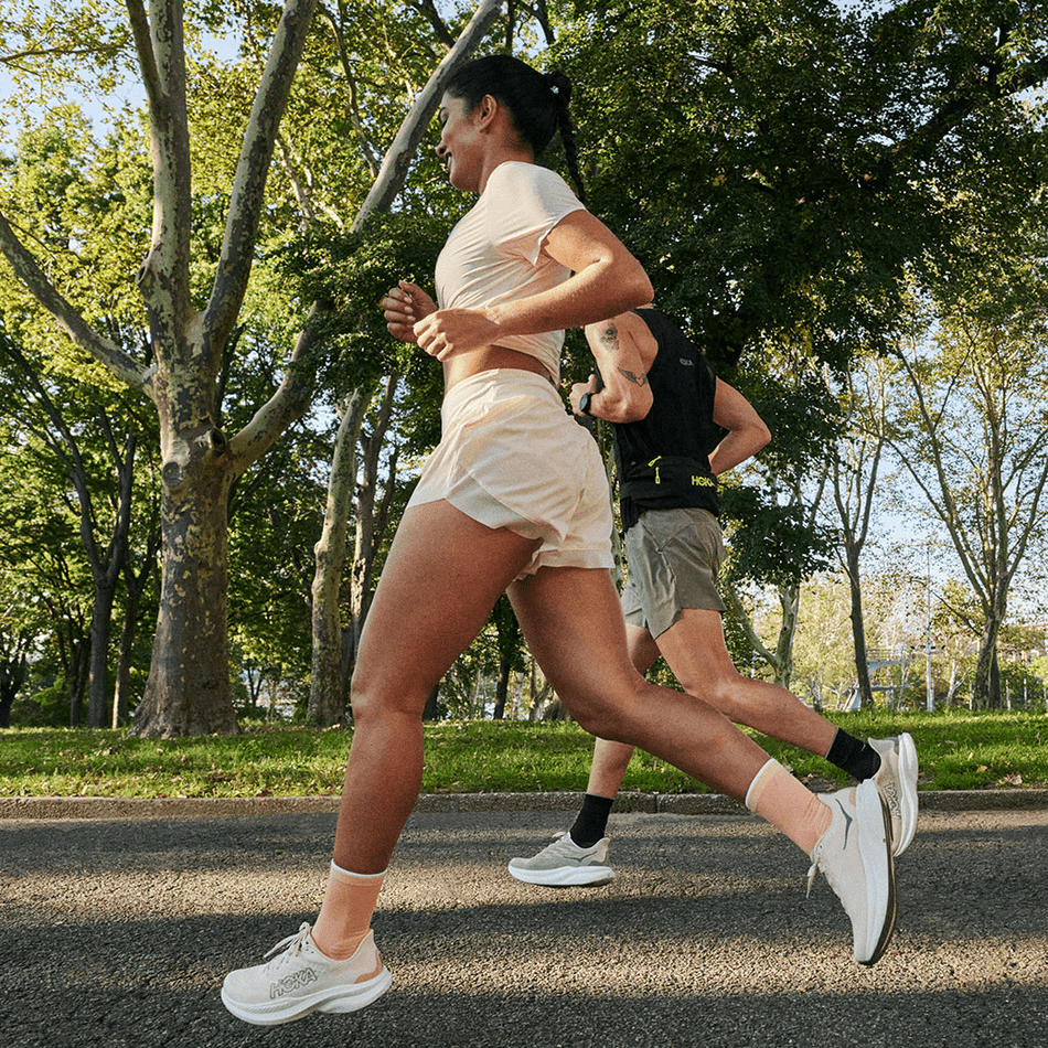 พาไปรู้จักรองเท้าออกกำลังกาย รองเท้าเทรนนิ่ง 10 รุ่นสำหรับผู้หญิง - ผู้ชาย - Rev Online